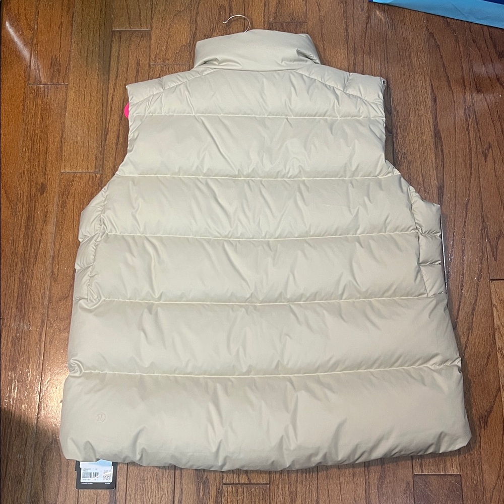 3. Lululemon Men’s Medium Vest Tan - Picture 8 of 9